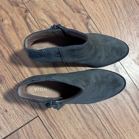 Vionic Madeline Olive Green Suede Weather Resistant Ankle Boots Booties | Sz 8 - Picture 5 of 15